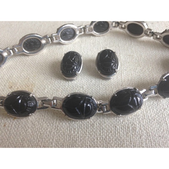 Vintage Black Scarab Choker & Earrings - Picture 3 of 10